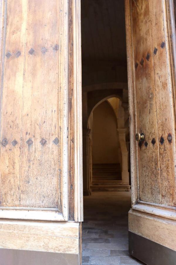 Uzes, Au Coeur Du Centre Medieval La Boussole D'Uzes, Appartement De Caractere Du XVII -Eme Siecle Luaran gambar